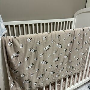 Kyte khaki magnolia toddler blanket NWT